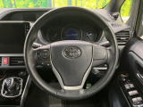 インテリアに合わせたデザインのステアリングは、運転される方のことも考え、運転しやすい形状、大きさです。是非一度、実際に触ってお確かめください。