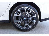 【BMWアロイホイル】軽量かつ強度に拘ったアロイホイル。走行性能ポテンシャルを引き出す設計。
