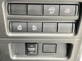 運転席から両側電動スライドドアの開閉ができます