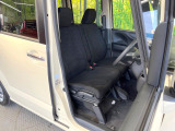 運転席シート廻りは使用感も少なく、良好な状態となっています。前オーナー様が丁寧に使っていたことがよくわかりますね。