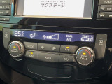 【左右独立型フルオートエアコン】運転席と助手席でそれぞれお好みの温度に設定可能。同乗者にも配慮した、快適な空調をお届け致します。