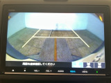 【バックカメラ】運転が苦手な方も車庫入れラクラクです!ギアをリバースに入れれば自動的に切り換わりますので、面倒な操作は不要です♪狭い駐車場もお車を傷つけず安心ですね!