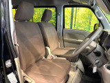 運転席まわりには十分なスペースがあり、大柄な方でもゆったり運転していただける環境です。