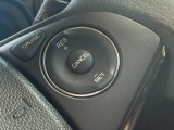 【クルーズコントロール】搭載車です。アクセルペダルを踏み続けることなく一定速度で走り続けられるので高速道路での運転による疲労軽減やアクセル操作を減らして燃費向上にも繋がります。