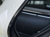 【ブラインドスポットモニター】隣を走る車両をレーダーで検知し、インジケーターを点灯。またウインカーを出した場合にはインジケーターも点滅させて注意を促します