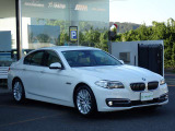 BMW在庫保有台数常時100台以上!ご来店の際はBMW本店(厚木市下荻野140-1)にご来店ください!弊社自慢の全天候型ショールーム!BMW在庫保有台数常時100台以上ございます!