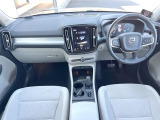 XC40 T4 AWD モメンタム 4WD 