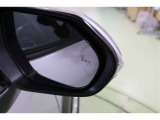BSM搭載。並走車両が死角に入るとインジケーターが点灯。さらにウィンカーを出すと点滅します。BSMのシステムを活用し、バック出庫の際に左右から接近する車両を検知警告するRCTAも搭載しています。