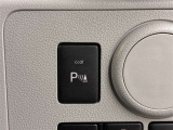 【コーナーセンサー】駐車、発進時の低速走行時に障害物への接近を検知し、ブザーとディスプレイ表示でお知らせします!障害物までの距離に応じて警告音を変えてお知らせします!