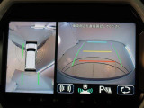パノラミックビューモニター付きです。車両を上から見たような映像をモニター画面に表示。運転席からの目視では見にくい、車両周辺の状況をリアルタイムでしっかり確認できます。