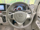 インテリアに合わせたデザインのステアリングは、運転される方のことも考え、運転しやすい形状、大きさです。是非一度、実際に触ってお確かめください。