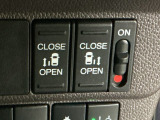 【両側パワースライドドア】両側がパワースライドドアになっており、運転席のスイッチやスマートキーでも開閉が可能です!開口部も広いので乗り降りも楽々♪