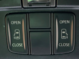【両側パワースライドドア】スマートキーや運転席のスイッチで後席両側スライドドアの開閉が可能♪電動だから力を入れてドアを開ける必要が無く、小さなお子様でも簡単に開け閉めでき快適です♪