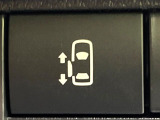 【パワースライドドア】スマートキーや運転席のスイッチでスライドドアの開閉が可能♪電動だから力を入れてドアを開ける必要が無く、小さいお子様でも、重い荷物を持っている時もラクに開け閉めできます♪