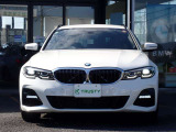 BMW在庫保有台数常時100台以上!ご来店の際はBMW本店(厚木市下荻野140-1)にご来店ください!弊社自慢の全天候型ショールーム!BMW在庫保有台数常時100台以上ございます!