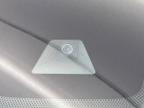 【三菱e-Assist】走行中に前方の車両等を認識し、衝突しそうな時は警報とブレーキで衝突回避と被害軽減をアシスト。より安全にドライブをお楽しみいただけます。