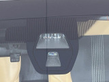 【シティブレーキアクティブシステム】低速走行中に前方の車両等を認識し、衝突しそうな時は警報とブレーキで衝突回避と被害軽減をアシスト。より安全にドライブをお楽しみいただけます。