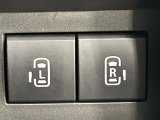 【両側パワースライドドア】スマートキーや運転席のスイッチで後席両側スライドドアの開閉が可能♪電動だから力を入れてドアを開ける必要が無く、小さなお子様でも簡単に開け閉めでき快適です♪
