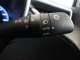 オートライト機能装備です!車外の明るさに応じて、自動的にライトの点灯・消灯をしてくれます♪