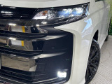 【LEDヘッドライト】悪天候や夜間走行時も良好な視界を確保し安心して運転できる高輝度LEDヘッドライトを装備!点灯速度が早く、消費電力も抑えられています。
