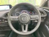 インテリアに合わせたデザインのステアリングは、運転される方のことも考え、運転しやすい形状、大きさです。是非一度、実際に触ってお確かめください。