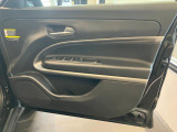 Jeepならではの頑丈性と気密性を高めたボディとなります。