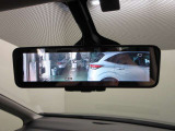 スマートルームミラー付きで後部座席に乗車してても後方がしっかり見れます