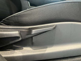 運転席はご自身の適切な運転ポジションへ移動可能なラチェットが付いております。