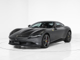 エクステリアは、フェラーリを代表する人気のダークグレーメタリック「Grigio Silverstone(グリジオ・シルバーストーン)」を纏っています。