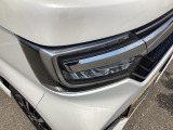明るくて長寿命のLEDヘッドライト採用