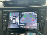 『アラウンドビューモニター』はスムーズな駐車と安全確認をサポートします。