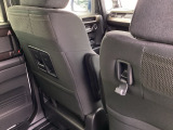 運転席シートバックにコンビニフック