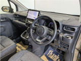 見通しのよいすっきりとした視界で、誰でも運転しやすいです。運転のしやすさは疲れにくさにも繋がりますよ♪