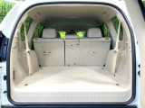 後席を格納すると、これだけの広さが!シーンに合わせたシートアレンジで、大きな荷物も積むことが出来ます♪