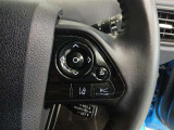 ステアリング右側には、運転支援機能を手元で操作できるスイッチ類を配置しています