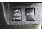 スイッチだけで簡単にダンプ操作が可能。DUMPボタンを押下しつつUPもしくはDOWNボタン押下で操作できます。