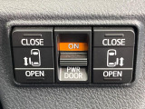 【両側パワースライドドア】スマートキーや運転席のスイッチで後席両側スライドドアの開閉が可能♪電動だから力を入れてドアを開ける必要が無く、小さなお子様でも簡単に開け閉めでき快適です♪