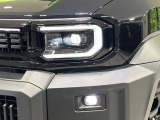 【LEDヘッドライト】悪天候や夜間走行時も良好な視界を確保し安心して運転できる高輝度LEDヘッドライトを装備!点灯速度が早く、消費電力も抑えられています。