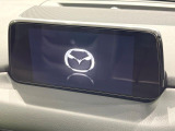 【マツダコネクトナビ】車内の雰囲気にマッチした一体型タイプのナビ。各種車輌設定やBluetooth再生等、様々な機能が楽しめます。直感的なダイヤル操作が可能で、使い勝手も良好です。