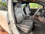 運転席シート廻りは使用感も少なく、良好な状態となっています。丁寧に使われていたことがよくわかりますね。