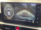 【パノラミックビューモニター】専用のカメラにより、上から見下ろしたような視点で360度クルマの周囲を確認することができます☆死角部分も確認しやすく、狭い場所での切り返しや駐車もスムーズに行えます。