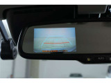 バックカメラが付いているので後方確認が非常にしやすいです。今や運転初心者も熟練者も必須装備!ついていて損はないですね♪