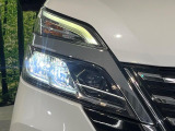 【LEDヘッドライト】悪天候や夜間走行時も良好な視界を確保し安心して運転できる高輝度LEDヘッドライトを装備!点灯速度が早く、消費電力も抑えられています。
