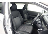 しっかりとしていて上質な座り心地のシートです。 座り心地も良くて長時間の運転も快適ですよ。 肌触りの良いシートが評判です。