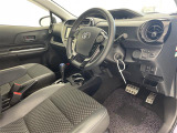【運転席】座り心地が良いシートなので長時間の運転でも快適にお過ごしいただけます。新品のフロアマットのご注文も可能です。掲載箇所以外にご希望の写真がございましたらお気軽にお問い合わせ下さい。