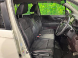 運転席シート廻りは使用感も少なく、良好な状態となっています。丁寧に使われていたことがよくわかりますね。