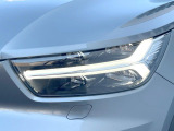 ●LEDヘッドライト:夜間走行時も良好な視界を確保し安心して運転できる高輝度LEDヘッドライトを装備!点灯速度が早く、消費電力も抑えられています。