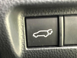 【パワーバックドア】スマートキーや運転席のボタンを押すだけでリアゲートが自動で開閉します!荷物を持っている時や、高い位置にあるバックドアを閉める際に便利な機能です♪