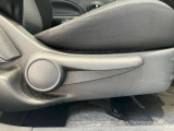 運転席はご自身の適切な運転ポジションへ移動可能なラチェットが付いております。