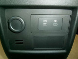 スマホなどの充電に便利なUSB電源とシガーソケット電源がございます